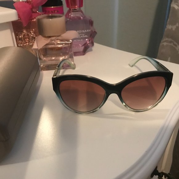 BCBGMaxAzria Sunglasses - Picture 2 of 4